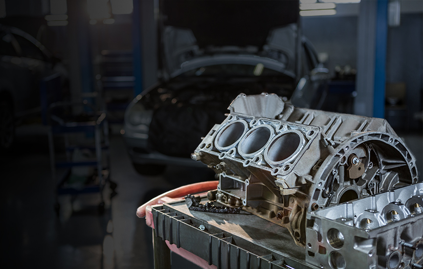 riparazione testata motore rettifica blocco in officina pistoni